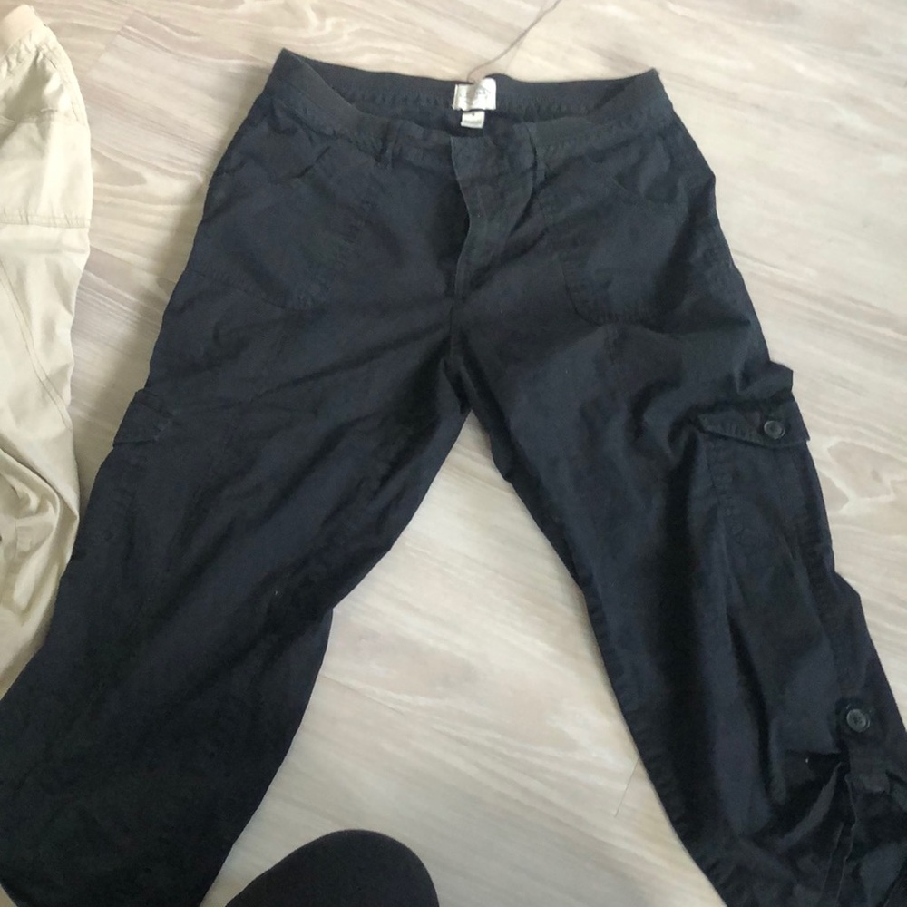 black cargo capris